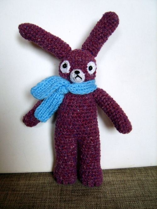 Jagodowy królik amigurumi na zamówienie alexandraszalwinska