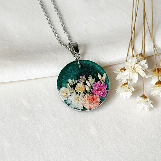 naszyjniki - inne Zielony naszyjnik z kwiatami