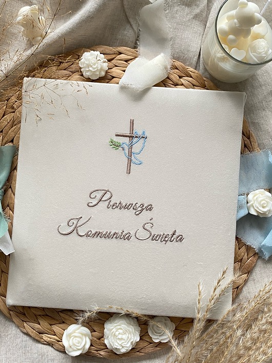 notatniki i albumy Album Pierwsza  Komunia Święta -dla chłopca