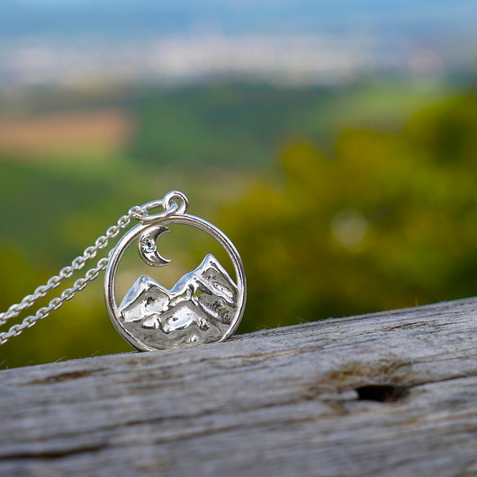 srebrne naszyjniki Góry i księżyc - srebrny naszyjnik, biżuteria z górami- biały kryształek