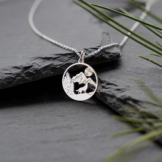 srebrne naszyjniki Naszyjnik z wilczycą