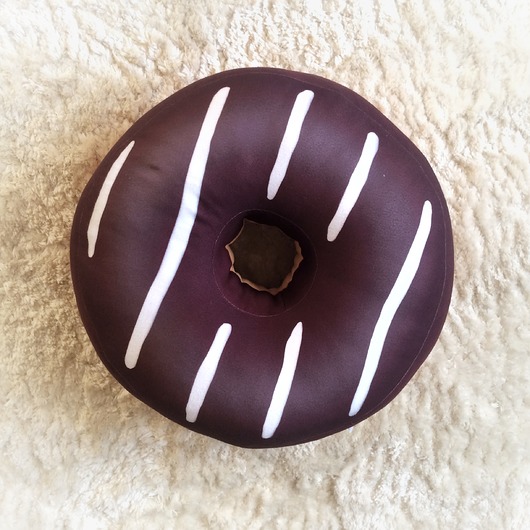 poduszki z grafiką Poduszka gigantyczny Donut pączek czekoladowy puf