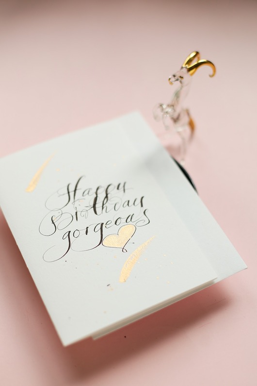 kartki scrapbooking Kartka artystyczna kaligrafowana ręcznie atramentem Happy Birthday gorgeous