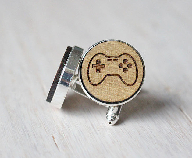 Eleganckie drewniane spinki do mankietów GAMEPAD EkoCraft