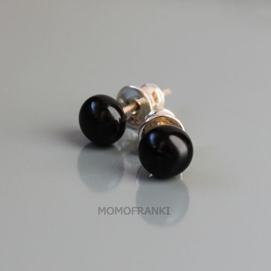 simple black momofranki