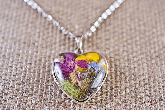 Naszyjnik z żywicy w kształcie serca So Jewelry