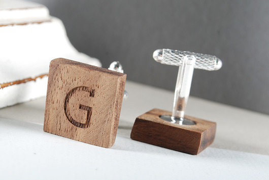 INITIALS- drewniane spinki mankietowe w pudełku MOODFORWOOD Studio