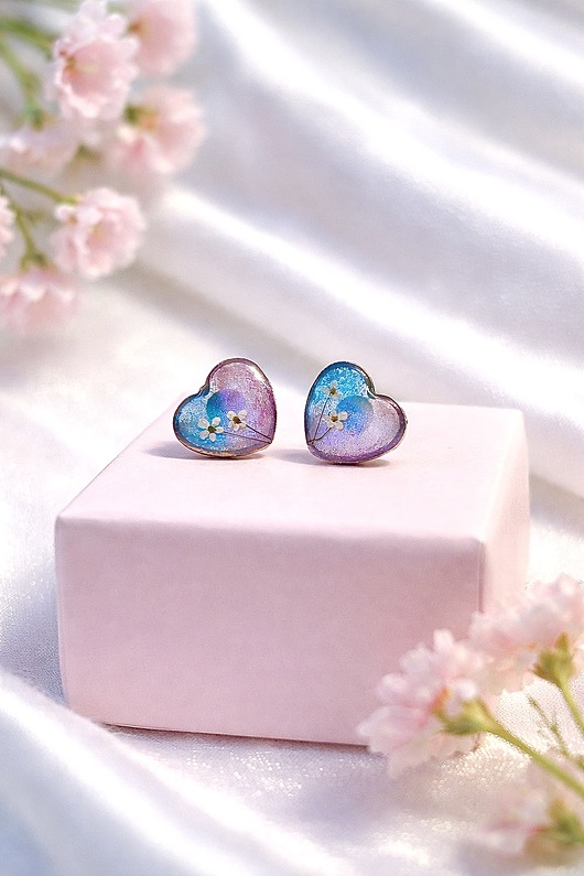 kolczyki z żywicy Dopełnienie Wiosennego Snu: Kolczyki Serduszka Flora