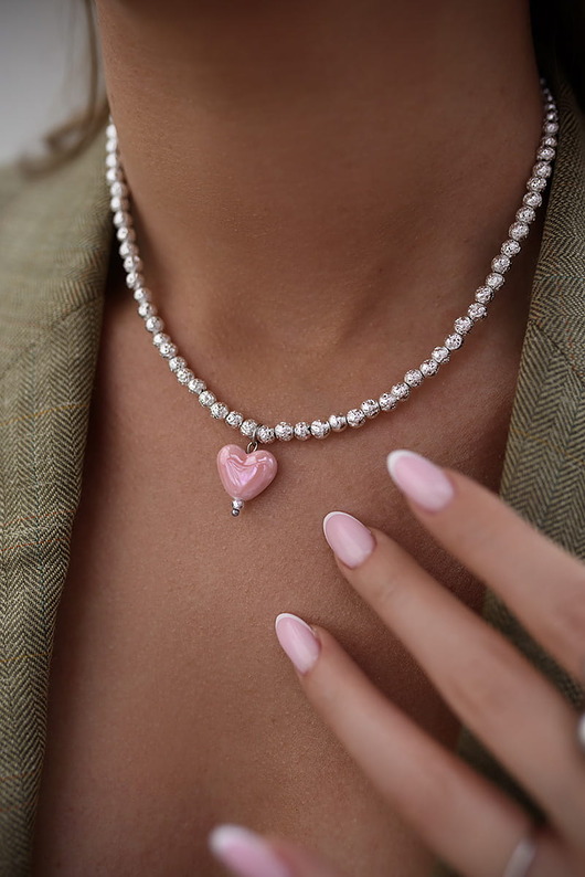 bransoletki - inne Naszyjnik z lawy wulkanicznej z różowym sercem Paraiso Lavelle