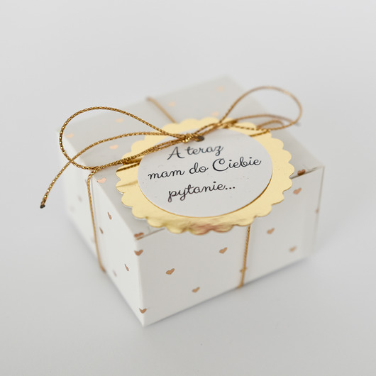 zaproszenia i kartki na ślub Prośba o świadkowanie - pudełeczko w złote serduszka