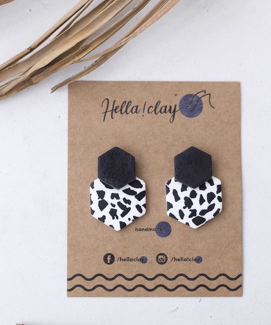 kolczyki z masy plastycznej Heksagony dalmatyńczyk