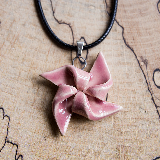 naszyjniki - inne Naszyjnik wiatraczek -origami