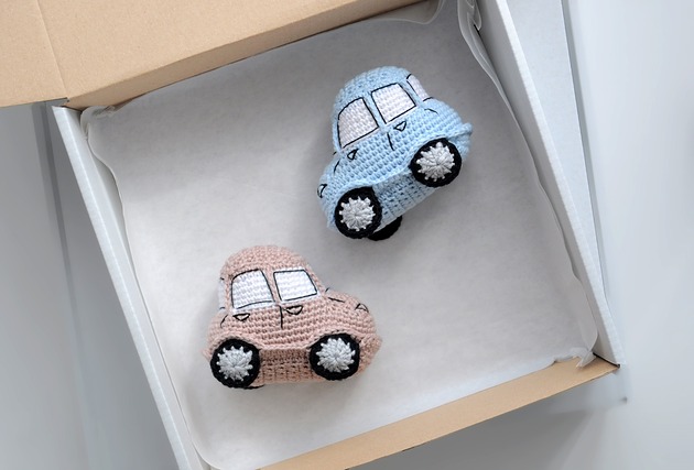 gryzaki i śliniaki dla dzieci Zestaw grzechoczących samochodzików