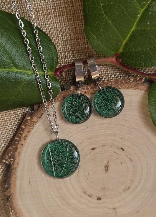 komplet biżuterii Komplet zawieszka i kolczyki srebrny prawdziwy liść roślina w żywicy
