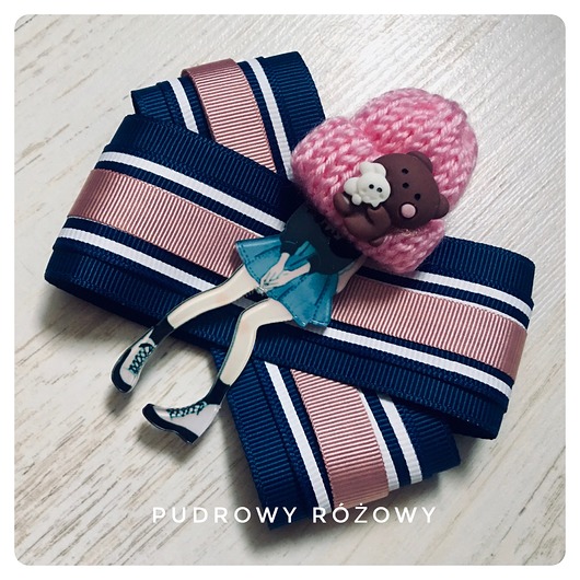 Brosza  z Lalką NEW Limited edition Pudrowy Różowy
