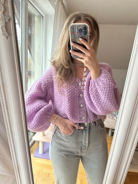 kardigany damskie Moherowy kardigan mgiełka liliowy  z ozdobnymi biżuteryjnymi guzikami handmade