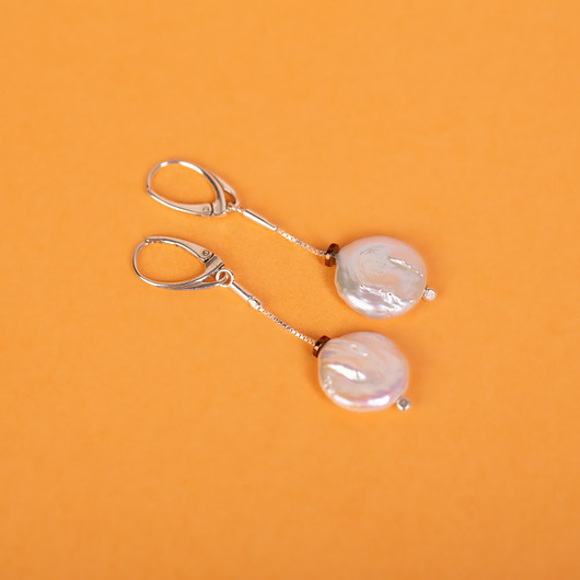 kolczyki srebrne Kolczyki srebrne wiszące z perłą