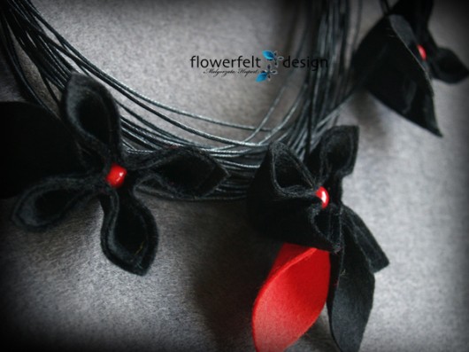Czarne z Czerwonym  -Biżuteria Autorska FlowerFelt Design