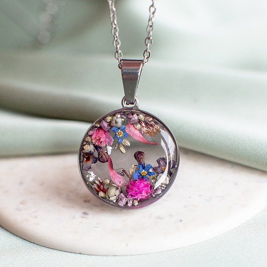 wisiory Wisiorek z kompozycją kwiatową