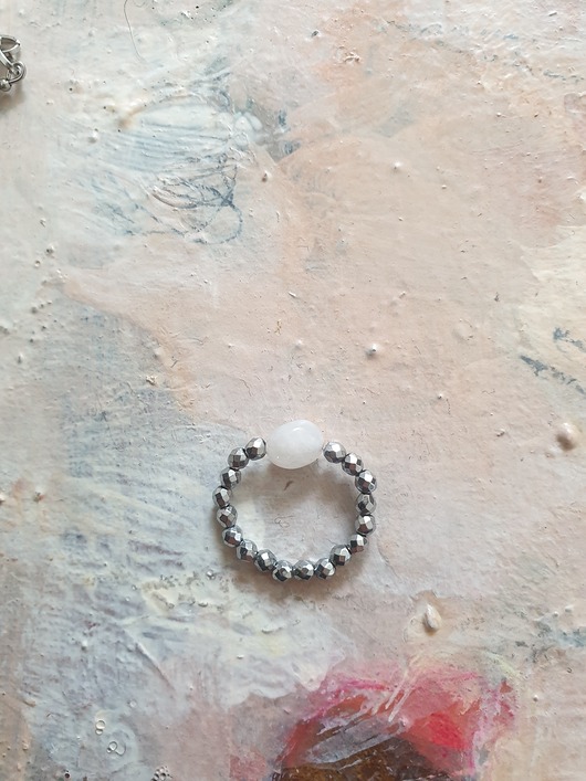 pierścionki elastyczne Pierścionek hematyty, kamień księżycowy