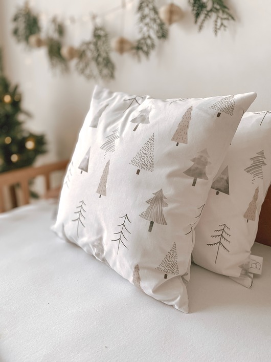 kocyki, kołderki, pościel dla dzieci Świąteczna poduszka JASIEK dla dzieci 40x40 cm - choinki scandi