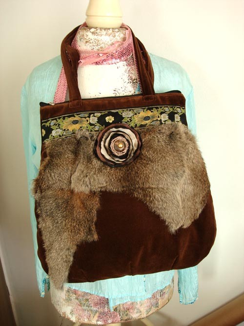 torebka Fur with Brooch AvA