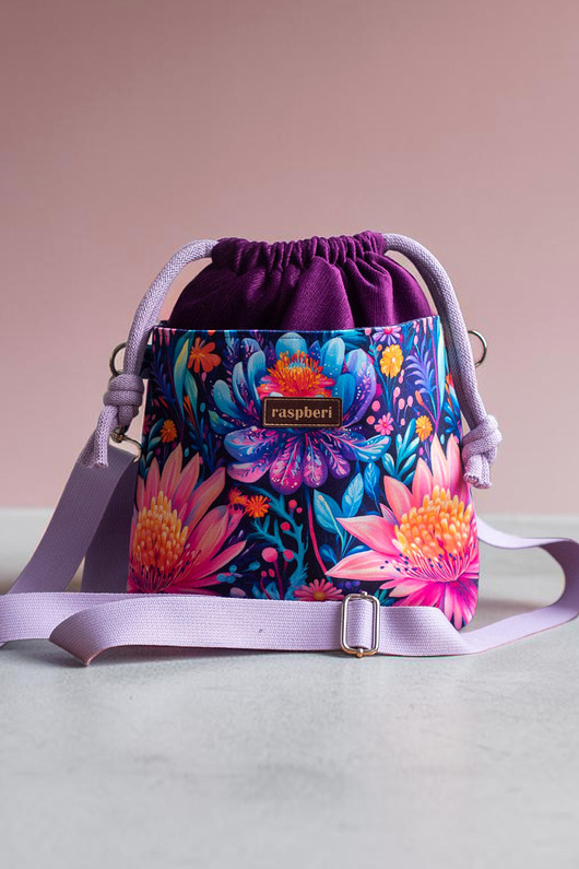 torebki mini Fioletowa listonoszka z kominem z tłoczonego weluru i weluru w kwiaty handmade