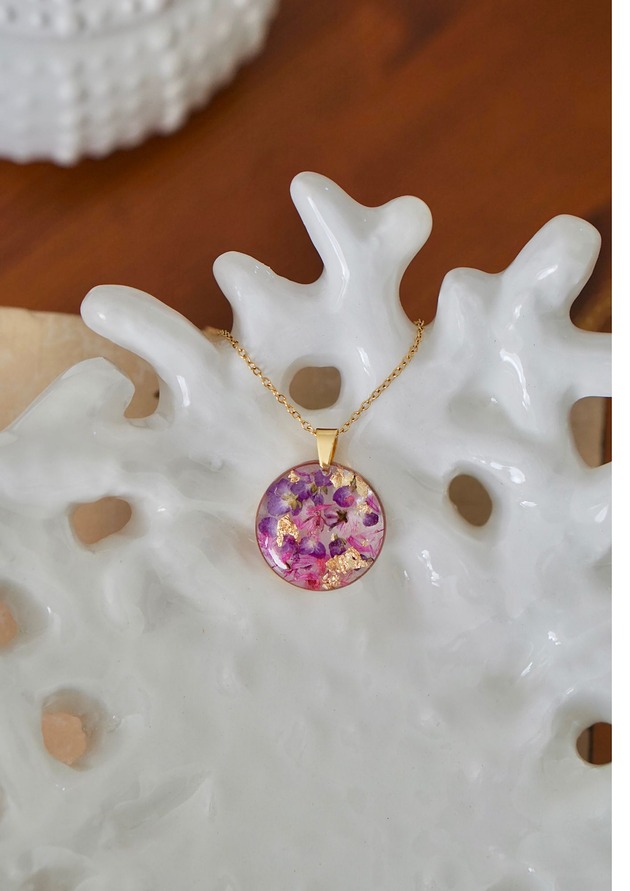 złote naszyjniki Naszyjnik z różowymi i fioletowymi kwiatkami