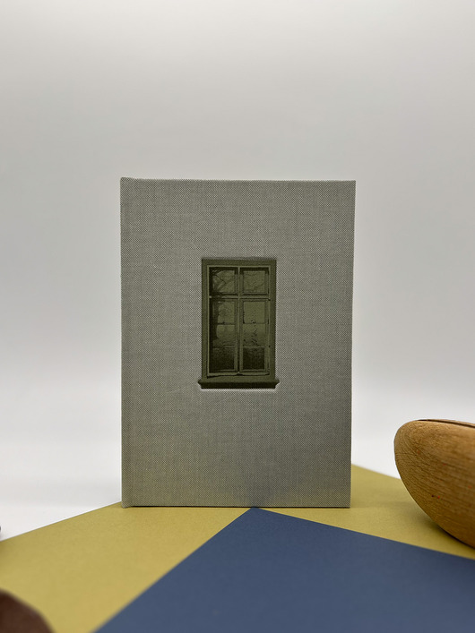 notatniki i albumy Notes z okienkiem A5 w kratkę