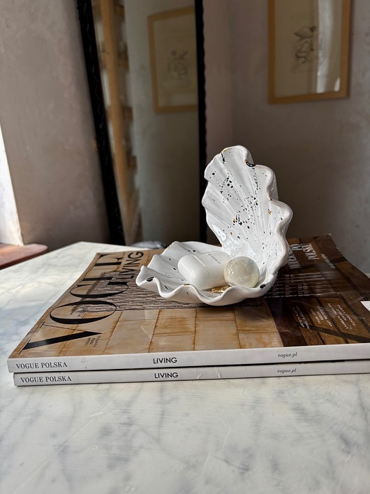 pojemniki na biżuterię Ceramiczna muszelka w czarno złote ciapki na biżuterię prezent dla niej