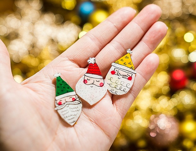 przypinki Komplet przypinek z mikołajkami