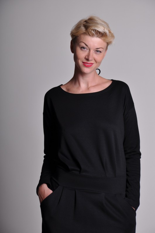 Po prostu V, czarna Po prostu slow fashion