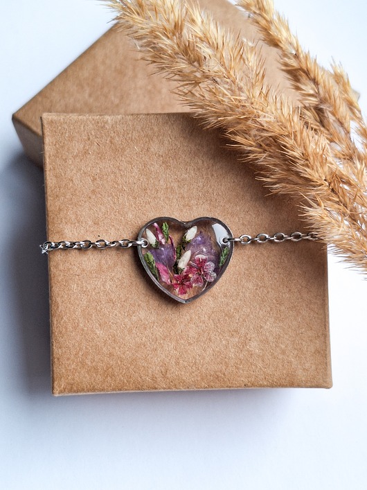 bransoletki z żywicy Bransoletka z żywicy serduszko z kwiatami