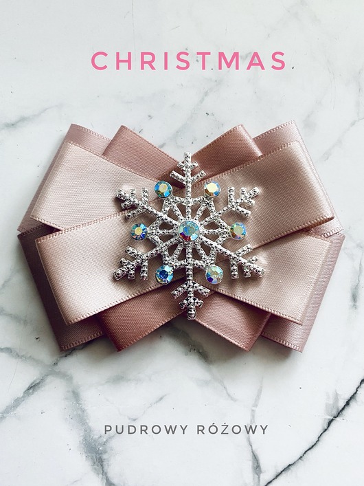 broszki Brosza z okazałą śnieżynką / gwiazdką z kryształków New