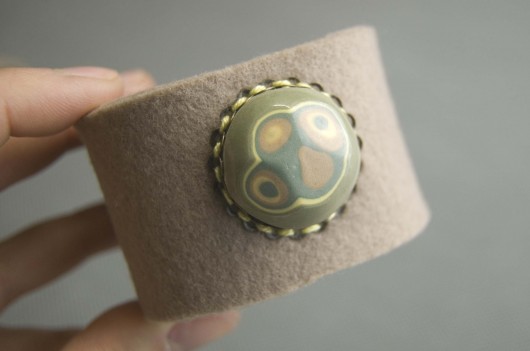 Bransoletka z ceramicznym oczkiem.Różowa imkadesign
