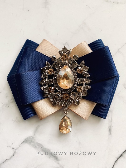 broszki Beżowa granatowa Brosza z kryształem w kolorze szampańskim NEW