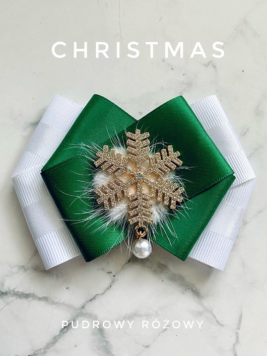 broszki Brosza ze śnieżynką gwiazdką z puszkiem  Mikołajki Święta