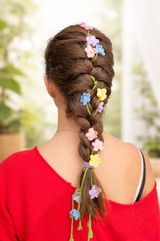 do włosów różne Kwiatowa girlanda do włosów- piękna ozdoba warkocza