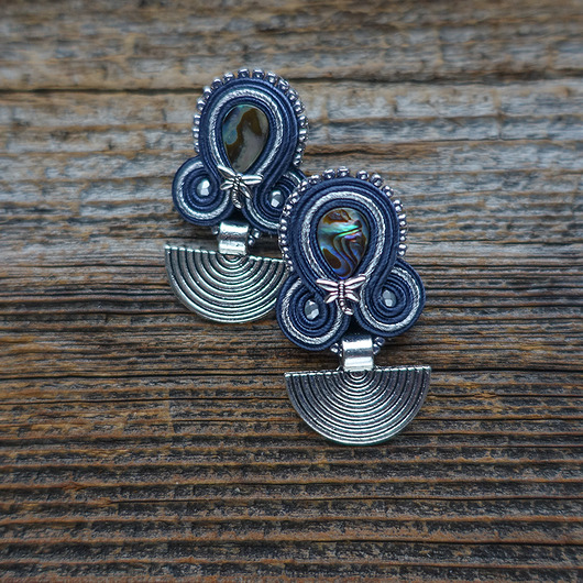 kolczyki soutache Małe, granatowe kolczyki soutache z ważką
