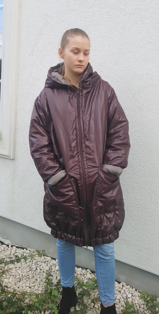 kurtki damskie Ciepła lekka kurtka brązowa impregnowana z kapturem na suwak