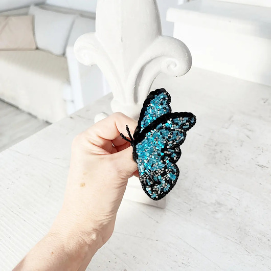 broszki Broszka MOTYL 12 ręcznie haftowana przypinka ćma owady