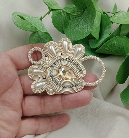 broszki Duża kryształowa broszka, ecru broszka soutache sutasz