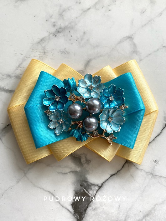 broszki Masełkowa Brosza  z Kwiatkami i perłami NEW