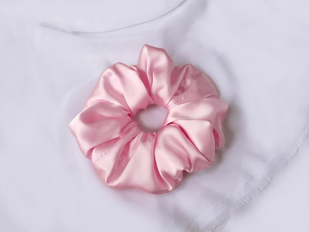 gumki do włosów Jedwabna frotka scrunchie pudrowy róż