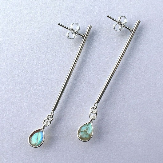 kolczyki z kamieniami Eleganckie kolczyki z labradorytem