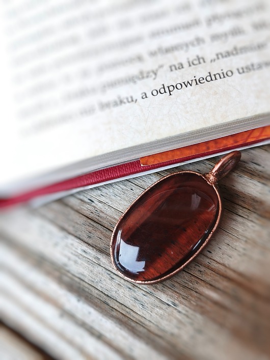 wisiory Bawole oko miedziany wisiorek - talizman siły i stabilności