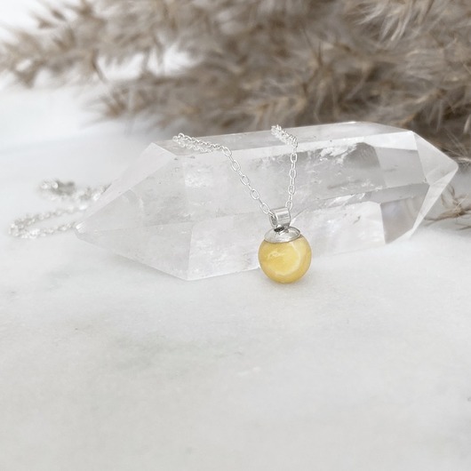 wisiory Naszyjnik - Bursztynowa kuleczka - mleczna II