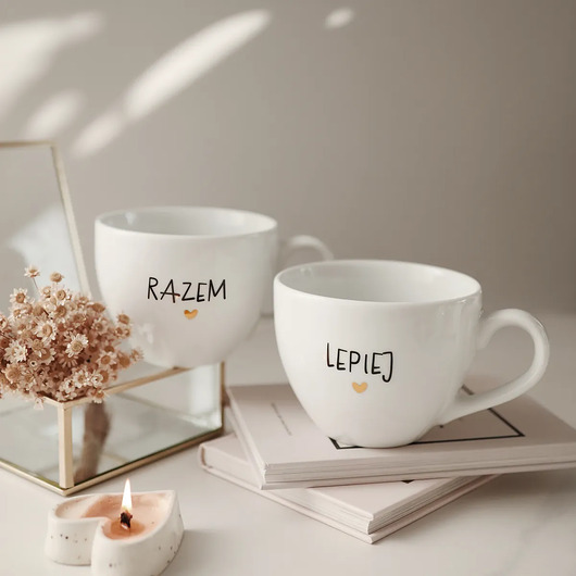 kubki Zestaw 2 białych kubków porcelanowych 500 ml - motyw złotego serca z napisem