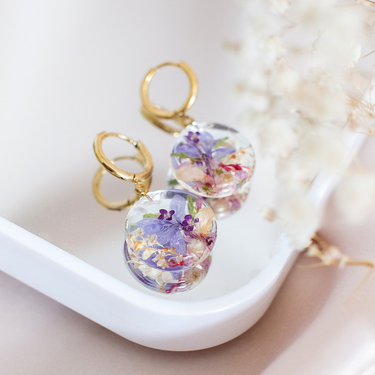 kolczyki z żywicy Kolczyki z kompozycją kwiatową