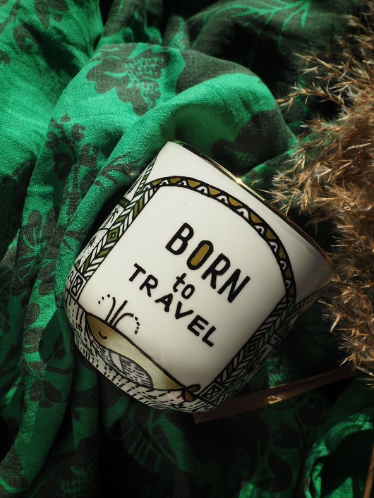 kubki Ręcznie malowany kubek dla podróżniczki TRAVEL